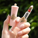 Batom com efeito de flor de gelatina cristal que muda de cor